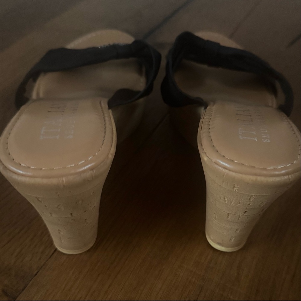 Italian Shoemakers Black Wedge Sandals - Picture 4 of 9